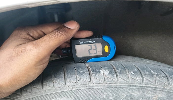 2011 Maruti Swift LDI, Diesel, Manual, 1,21,215 km, tyre