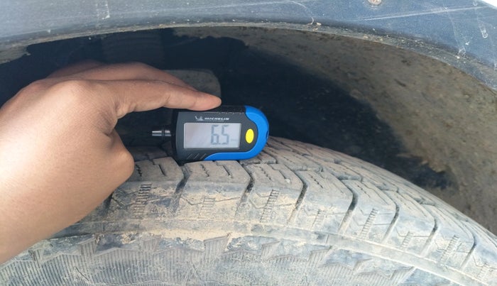 2014 Mahindra XUV500 W8, Diesel, Manual, 1,95,700 km, tyre