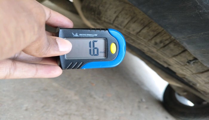 2014 Mahindra XUV500 W8, Diesel, Manual, 1,95,700 km, tyre