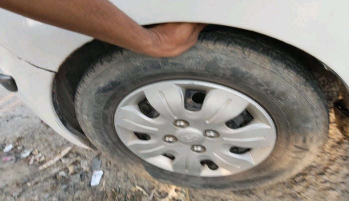 2010 Hyundai i10 MAGNA 1.2, Petrol, Manual, 1,02,436 km, tyre