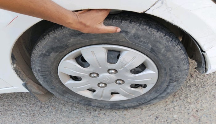 2010 Hyundai i10 MAGNA 1.2, Petrol, Manual, 1,02,436 km, tyre