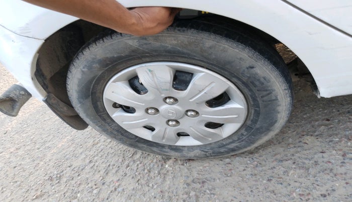 2010 Hyundai i10 MAGNA 1.2, Petrol, Manual, 1,02,436 km, tyre