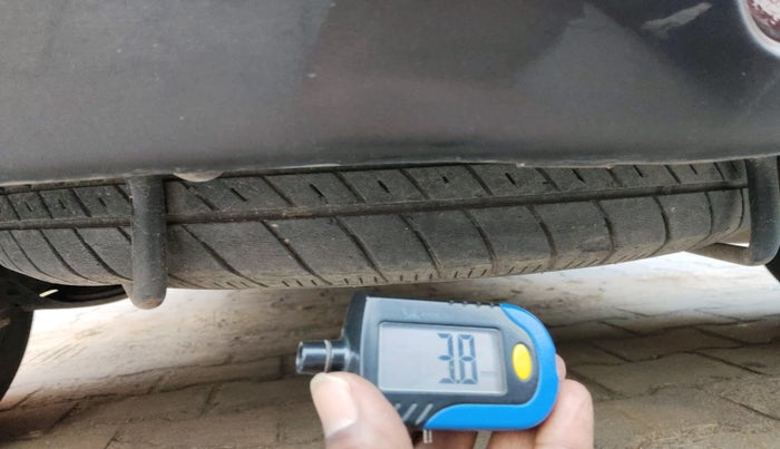 2015 Maruti Ertiga VXI, Petrol, Manual, 84,306 km, tyre