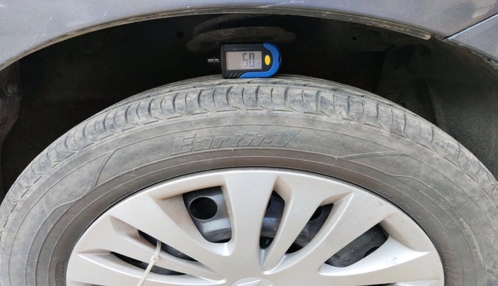 2015 Maruti Ertiga VXI, Petrol, Manual, 84,306 km, tyre