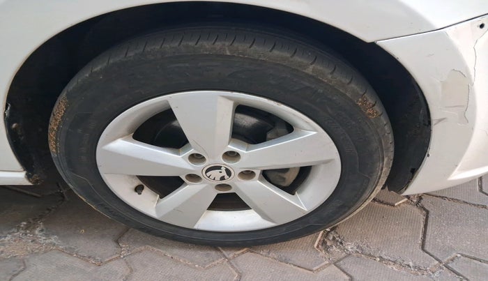 2016 Skoda Rapid 1.5 TDI CR ELEGANCE AT, Diesel, Automatic, 1,43,636 km, tyre