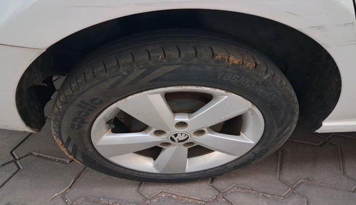 2016 Skoda Rapid 1.5 TDI CR ELEGANCE AT, Diesel, Automatic, 1,43,636 km, tyre