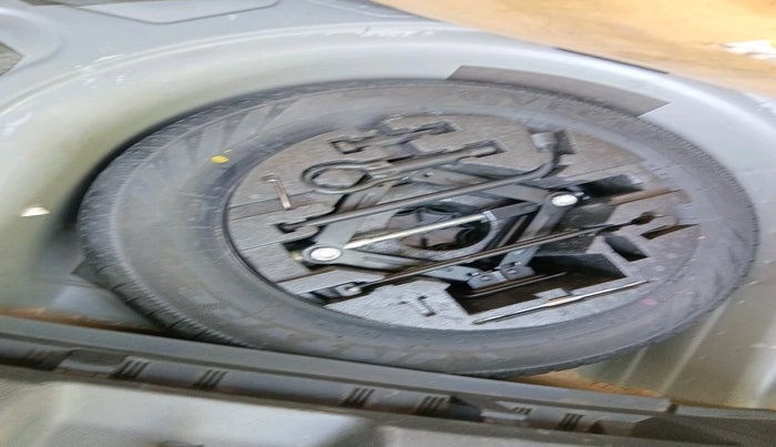 2016 Volkswagen Polo HIGHLINE1.2L, Petrol, Manual, 63,440 km, tyre