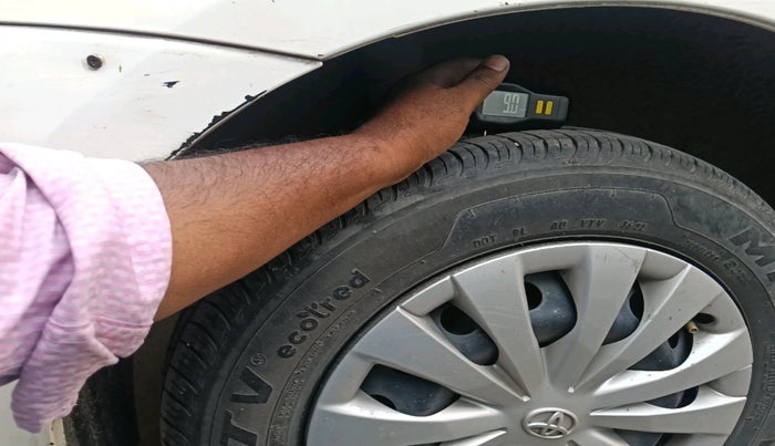 2011 Toyota Etios G, Petrol, Manual, 71,585 km, tyre