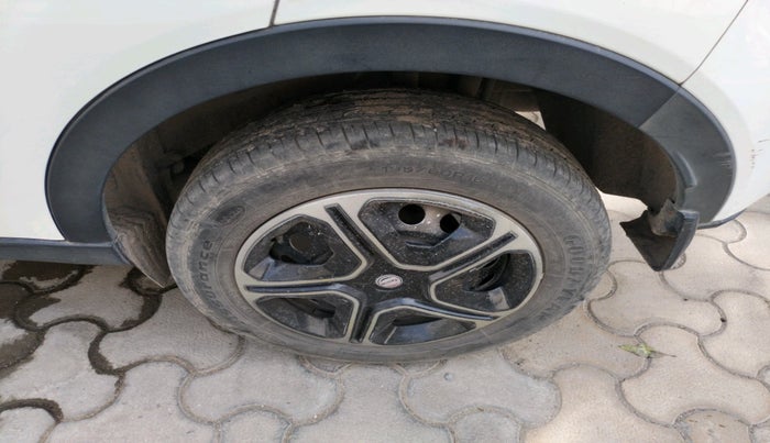 2022 Tata NEXON XE PETROL, Petrol, Manual, 33,614 km, tyre