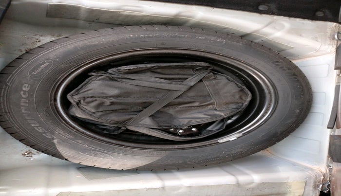 2022 Tata NEXON XE PETROL, Petrol, Manual, 33,614 km, tyre