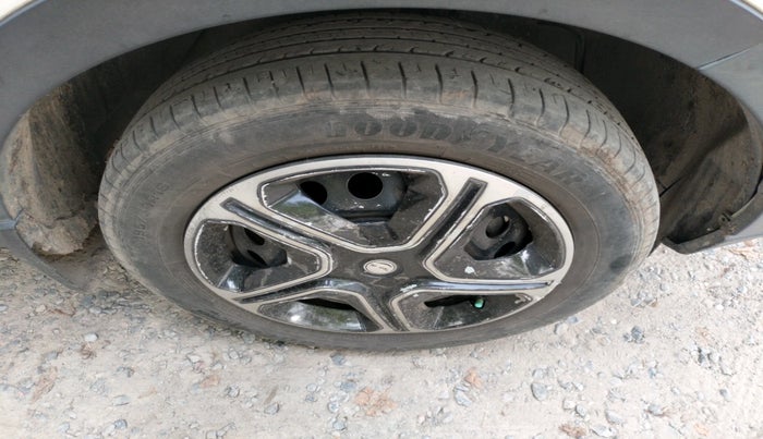 2022 Tata NEXON XE PETROL, Petrol, Manual, 33,614 km, tyre