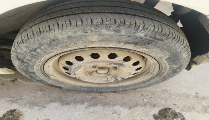 2015 Maruti Wagon R 1.0 VXI, Petrol, Manual, 49,667 km, tyre