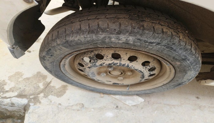 2015 Maruti Wagon R 1.0 VXI, Petrol, Manual, 49,667 km, tyre