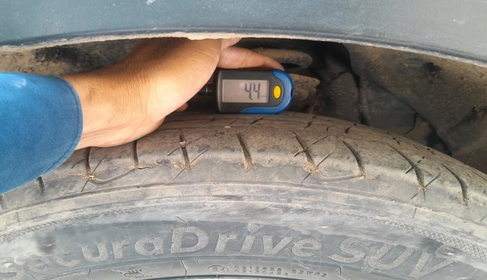 2020 Mahindra XUV300 W8 (O) 1.5 DIESEL, Diesel, Manual, 1,38,452 km, tyre