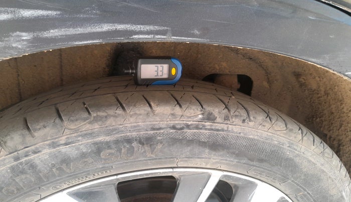 2020 Mahindra XUV300 W8 (O) 1.5 DIESEL, Diesel, Manual, 1,38,452 km, tyre