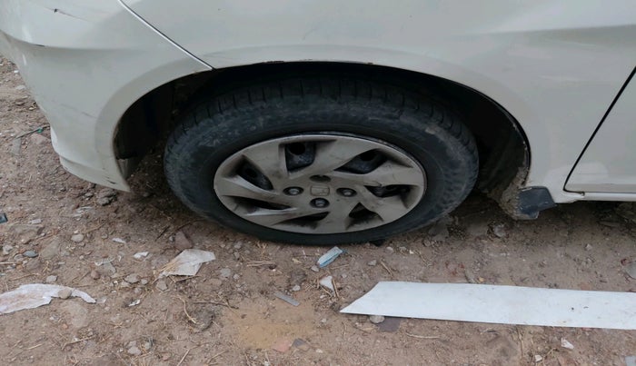 2015 Honda Amaze 1.5L I-DTEC SX, Diesel, Manual, 1,40,484 km, tyre