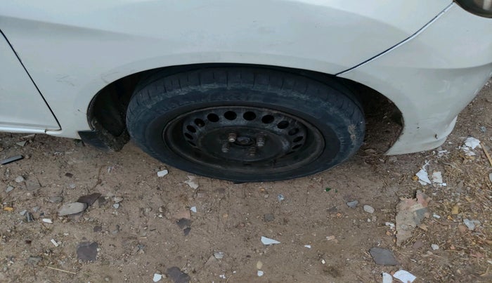 2015 Honda Amaze 1.5L I-DTEC SX, Diesel, Manual, 1,40,484 km, tyre