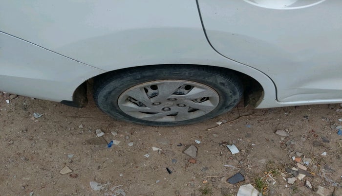 2015 Honda Amaze 1.5L I-DTEC SX, Diesel, Manual, 1,40,484 km, tyre