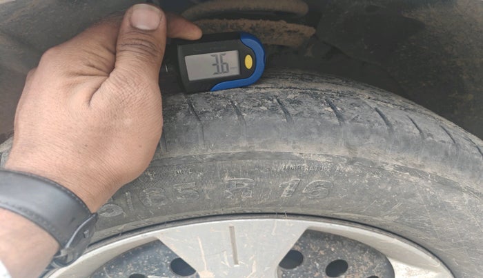 2020 Mahindra XUV300 W6 1.5 Diesel, Diesel, Manual, 84,241 km, tyre