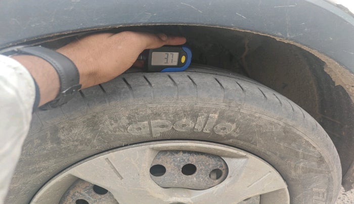 2020 Mahindra XUV300 W6 1.5 Diesel, Diesel, Manual, 84,241 km, tyre