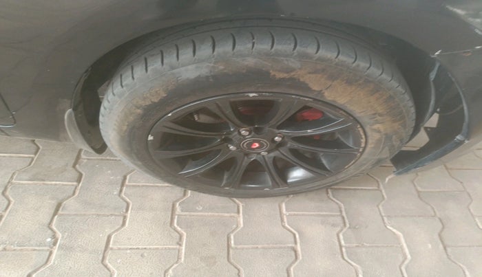 2016 Hyundai Verna 1.6 VTVT S, Petrol, Manual, 1,52,264 km, tyre