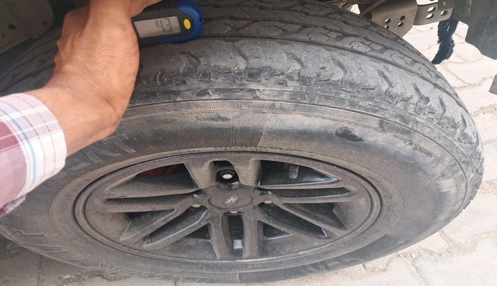 2012 Ford Endeavour 2.5L 4X2 MT, Diesel, Manual, 1,44,793 km, tyre