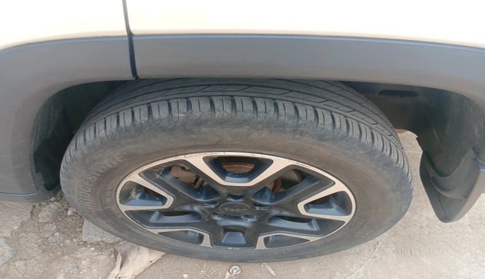 2019 Jeep Compass TRAILHAWK (O) 2.0 4X4, Diesel, Automatic, 1,63,753 km, tyre