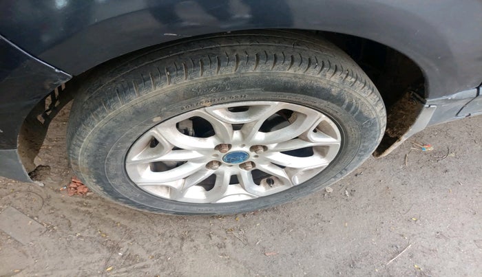 2013 Ford Ecosport TITANIUM 1.0L ECOBOOST, Petrol, Manual, 89,281 km, tyre