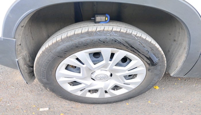 2025 Skoda Kylaq Classic, Petrol, Manual, 3,838 km, tyre