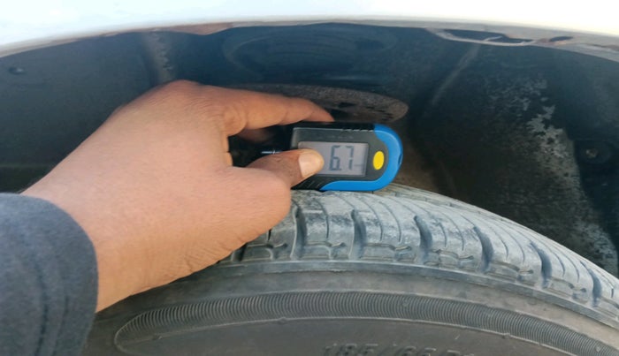 2017 Mahindra Kuv100 K2 6 STR, CNG, Manual, 56,764 km, tyre