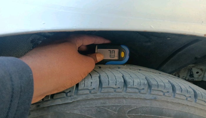 2017 Mahindra Kuv100 K2 6 STR, CNG, Manual, 56,764 km, tyre