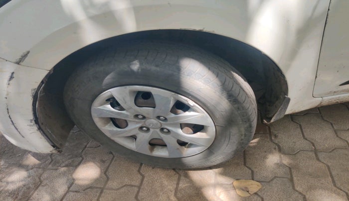 2015 Hyundai Elite i20 SPORTZ 1.4 CRDI, Diesel, Manual, 2,15,262 km, tyre