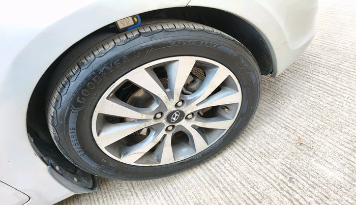 2014 Hyundai Verna FLUIDIC 1.6 VTVT SX AT, CNG, Automatic, 1,10,362 km, tyre