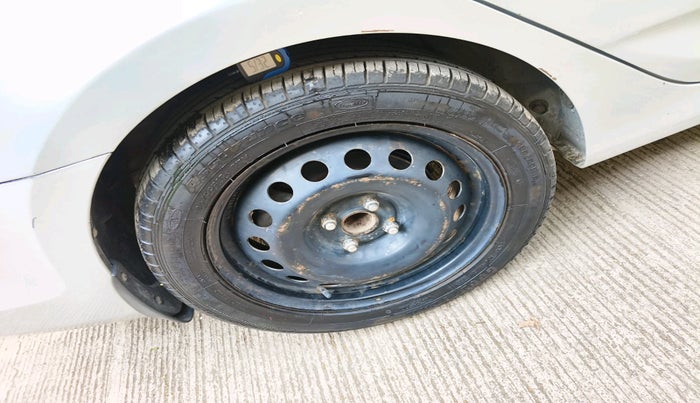 2014 Hyundai Verna FLUIDIC 1.6 VTVT SX AT, CNG, Automatic, 1,10,362 km, tyre