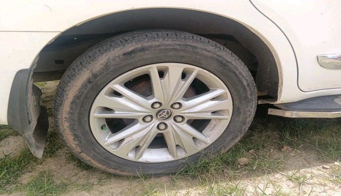 2018 Toyota Innova Crysta 2.4 ZX 7 STR, Diesel, Manual, 1,17,747 km, tyre