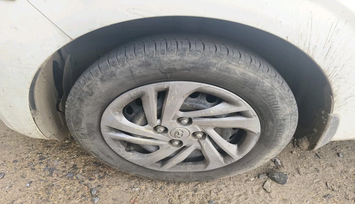 2022 Hyundai AURA S 1.2, CNG, Manual, 1,00,449 km, tyre