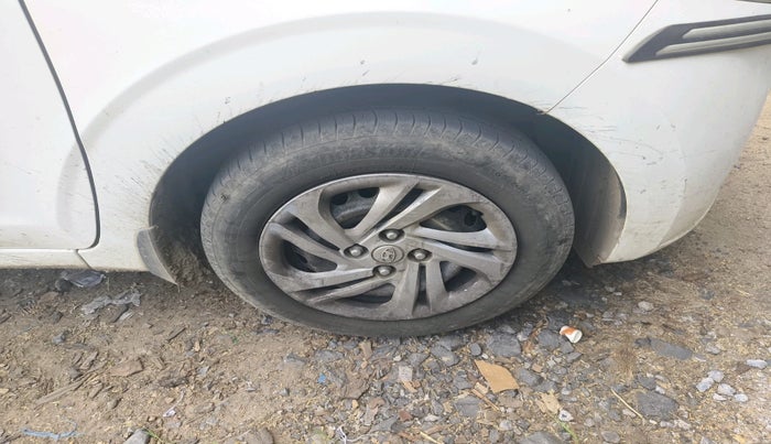 2022 Hyundai AURA S 1.2, CNG, Manual, 1,00,449 km, tyre