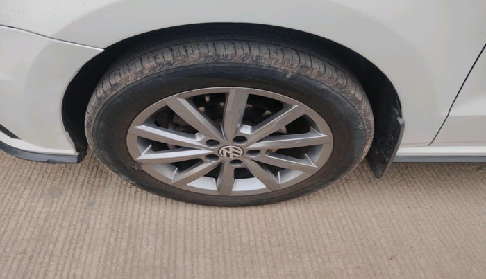 2020 Volkswagen Polo HIGHLINE PLUS 1.0, Petrol, Manual, 52,617 km, tyre