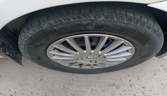 2012 Toyota Etios GD, Diesel, Manual, 1,19,226 km, tyre