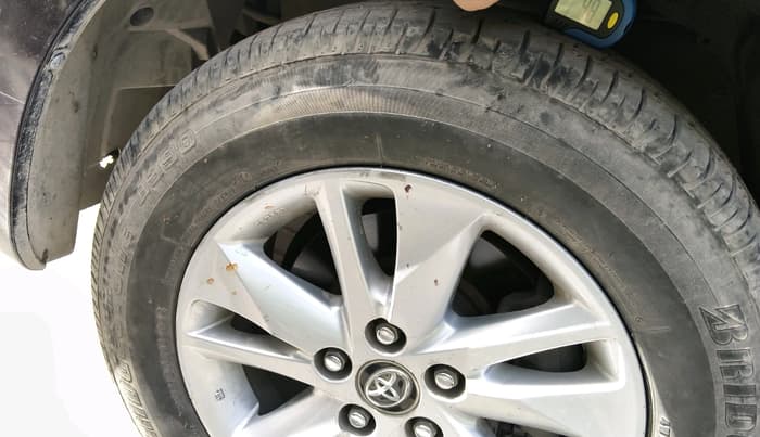 2017 Toyota Innova Crysta 2.8 ZX AT 7 STR, Diesel, Automatic, 1,77,332 km, tyre