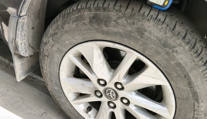 2017 Toyota Innova Crysta 2.8 ZX AT 7 STR, Diesel, Automatic, 1,77,332 km, tyre