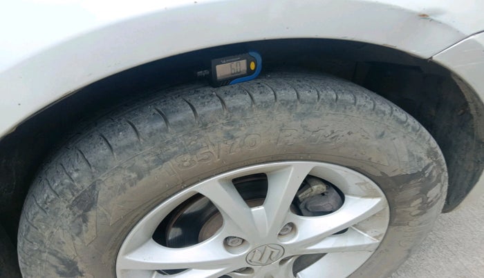 2010 Maruti Swift VXI, Petrol, Manual, 1,30,063 km, tyre