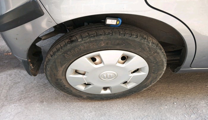 2014 Maruti Wagon R 1.0 LXI CNG, CNG, Manual, 1,36,021 km, tyre