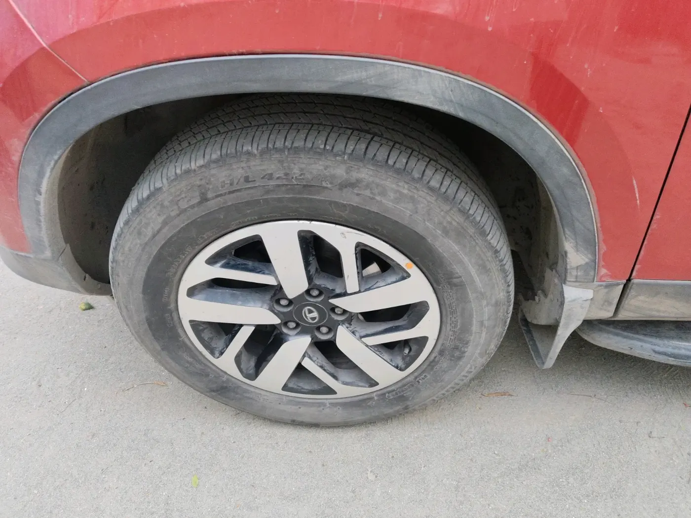 2020 Tata Harrier XZA PLUS 2.0L, Diesel, Automatic, 1,04,139 km, tyre