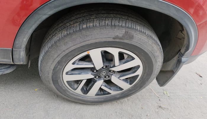 2020 Tata Harrier XZA PLUS 2.0L, Diesel, Automatic, 1,04,139 km, tyre