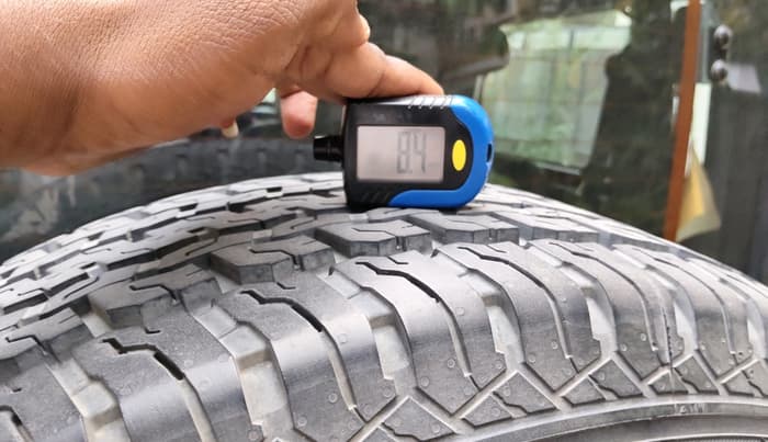 2022 Mahindra Thar LX D AT 4WD HT, Diesel, Automatic, 1,42,102 km, tyre