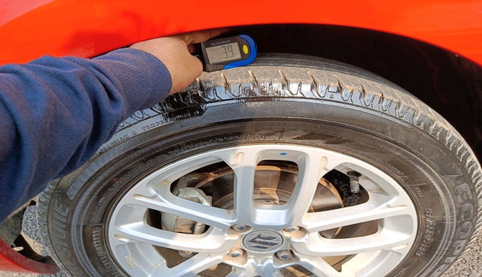 2022 Maruti Swift ZXI AMT, Petrol, Automatic, 1,04,566 km, tyre