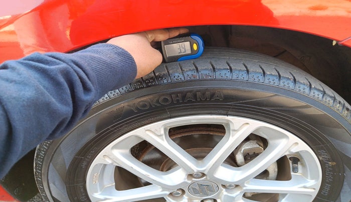 2022 Maruti Swift ZXI AMT, Petrol, Automatic, 1,04,566 km, tyre