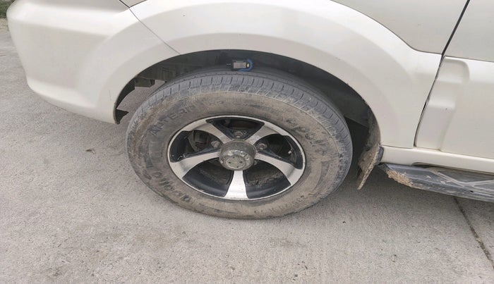 2014 Tata Safari Storme 2.2 LX 4X2, Diesel, Manual, 1,48,105 km, tyre