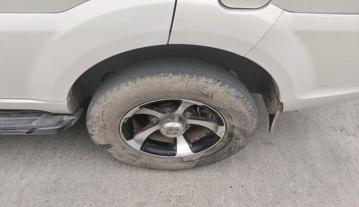 2014 Tata Safari Storme 2.2 LX 4X2, Diesel, Manual, 1,48,105 km, tyre